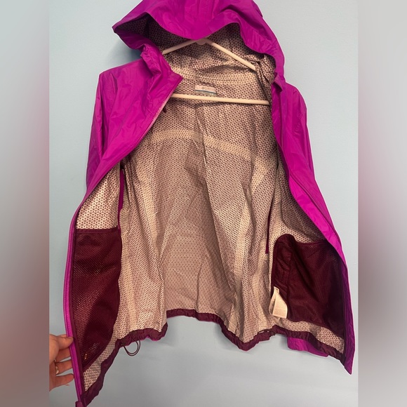 Large Columbia rain Jacket - Picture 3 of 8